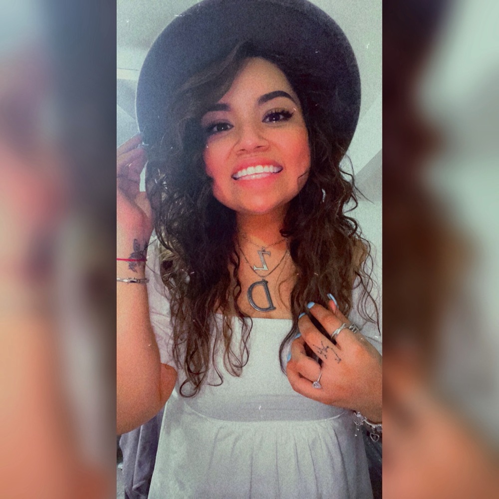 Meet your Posher, Zaira